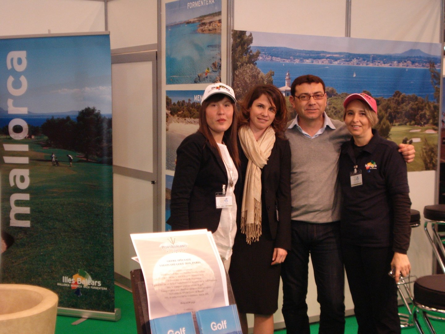 consultora principal junto con miembros de la conselleria de turismo de baleares