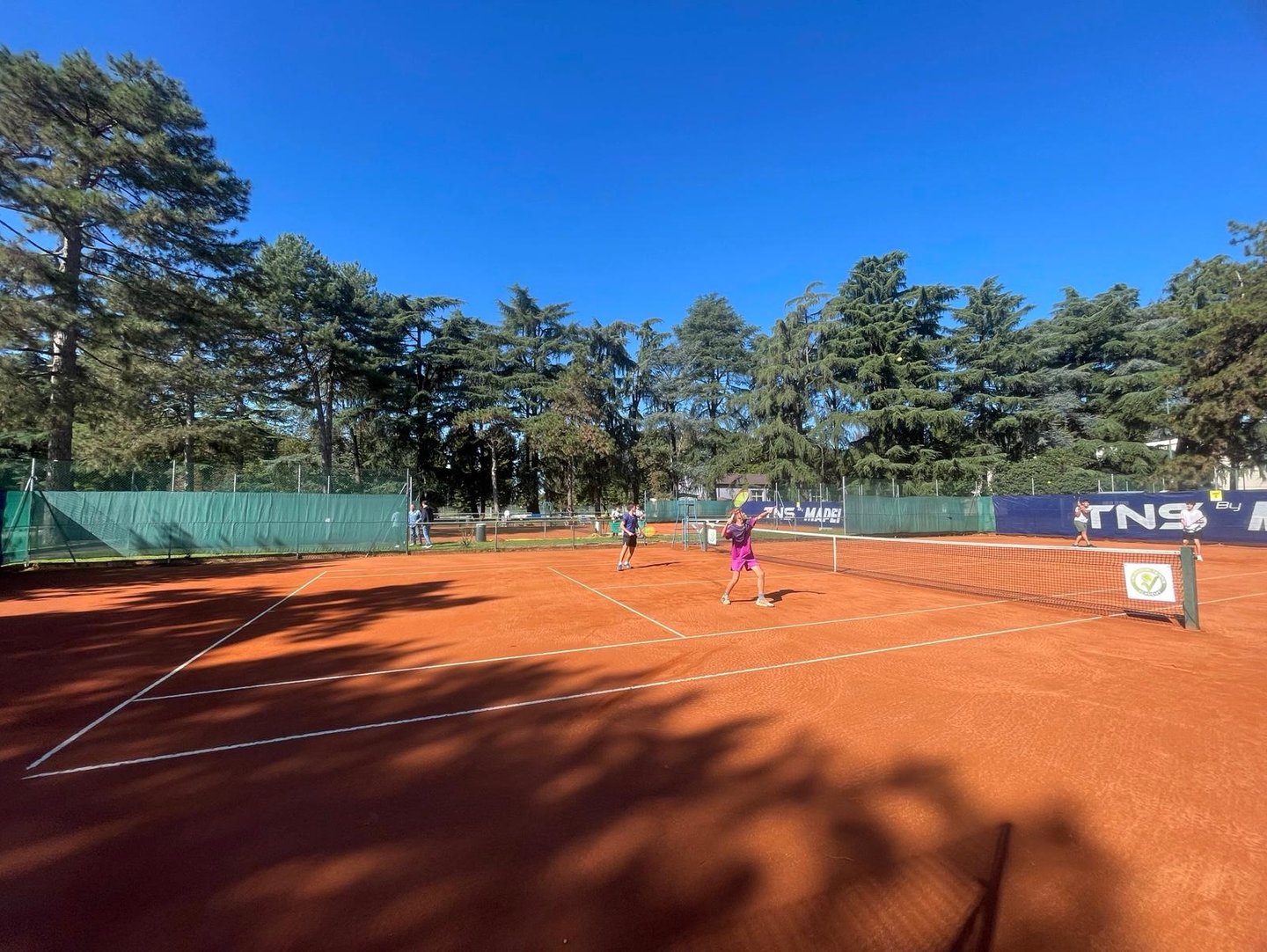 Campo da tennis in terra rossa presso il Centro Tennis Aeronautica, Milano.