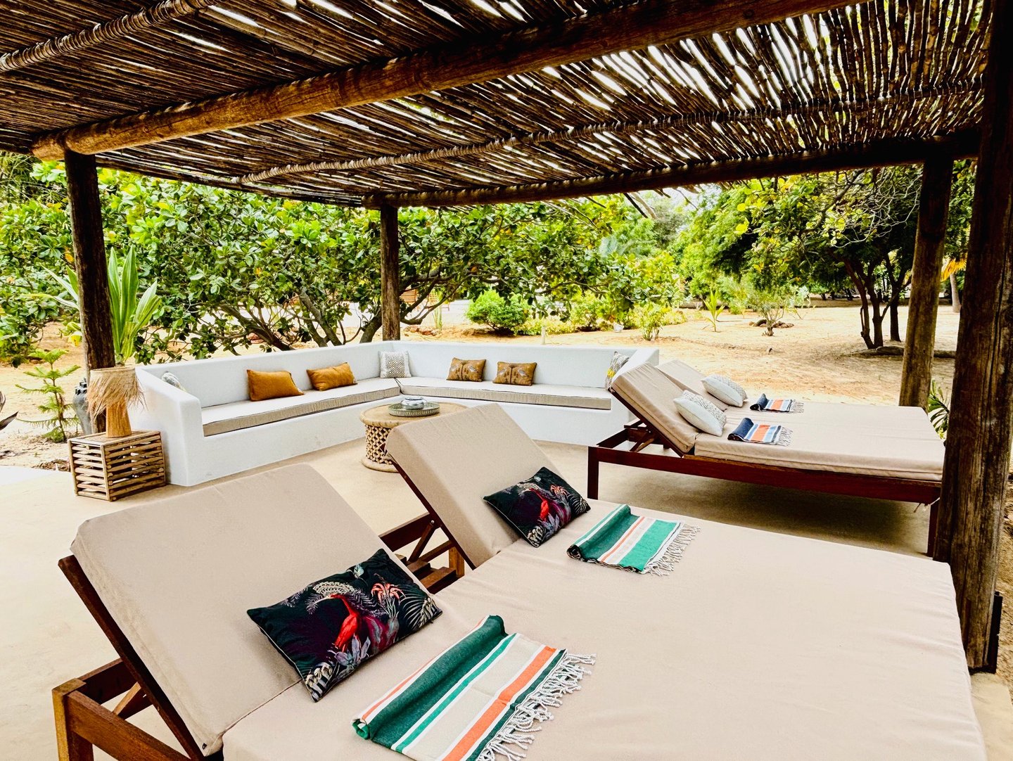 Vue de la salle de repos du boutique hôtel Maison Fimela situé au coeur du Sine Saloum