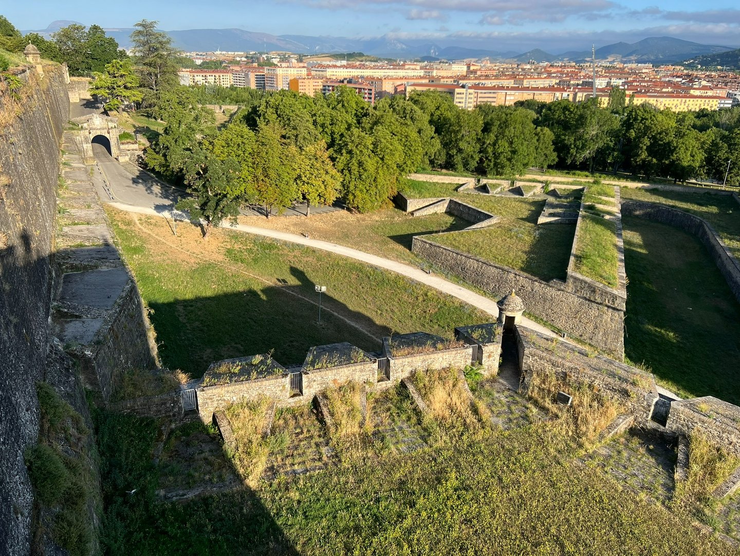 Ravelin of the Kings and Portal of Zumalacarregui