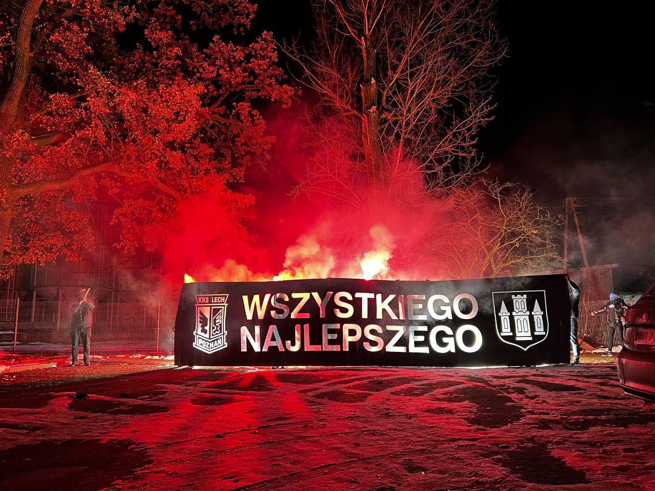 fajerwerki z napisem wszystkiego najlepszego lech poznań fc gostyń