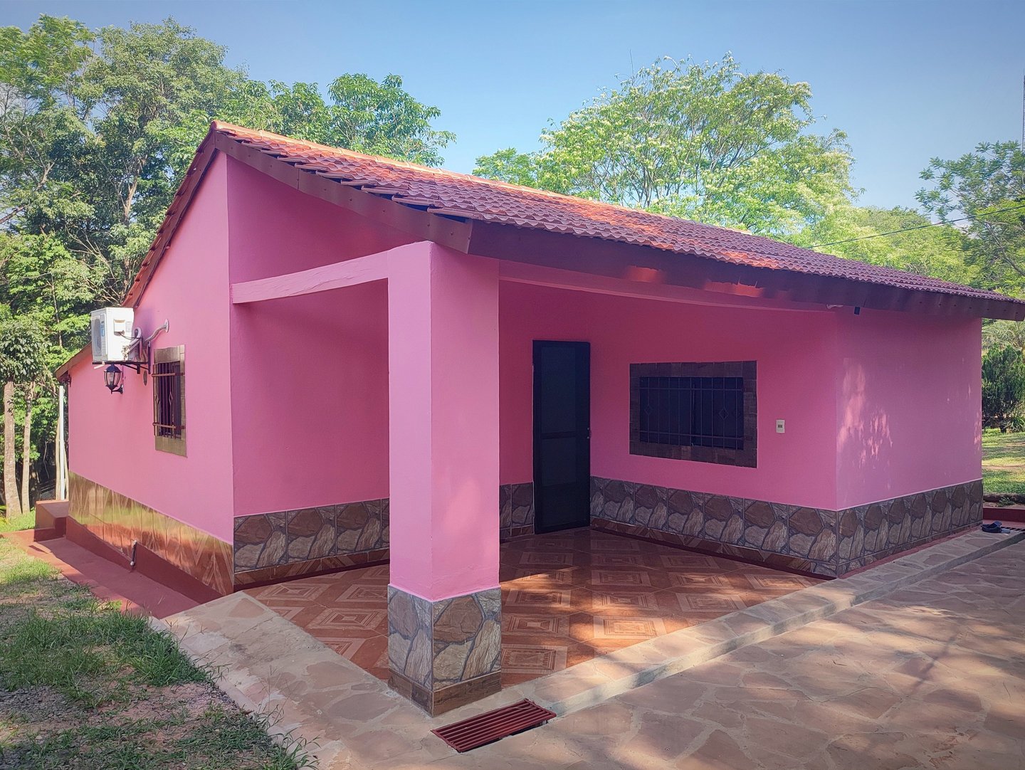 Rosa Haus zum Mieten in Colonia Independencia , Paraguay