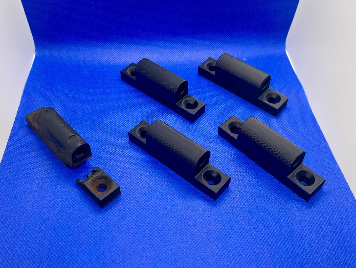 usluzna 3d stampa, izrada delova od plastike po ostecenom uzorku