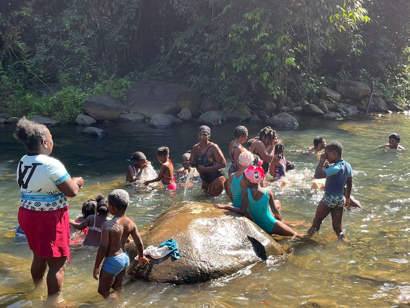 sortie en famille à la rivière