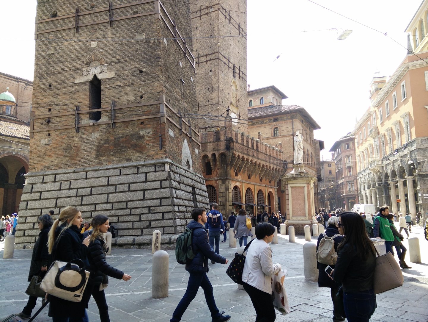 Piazza di Porta Ravegnana 