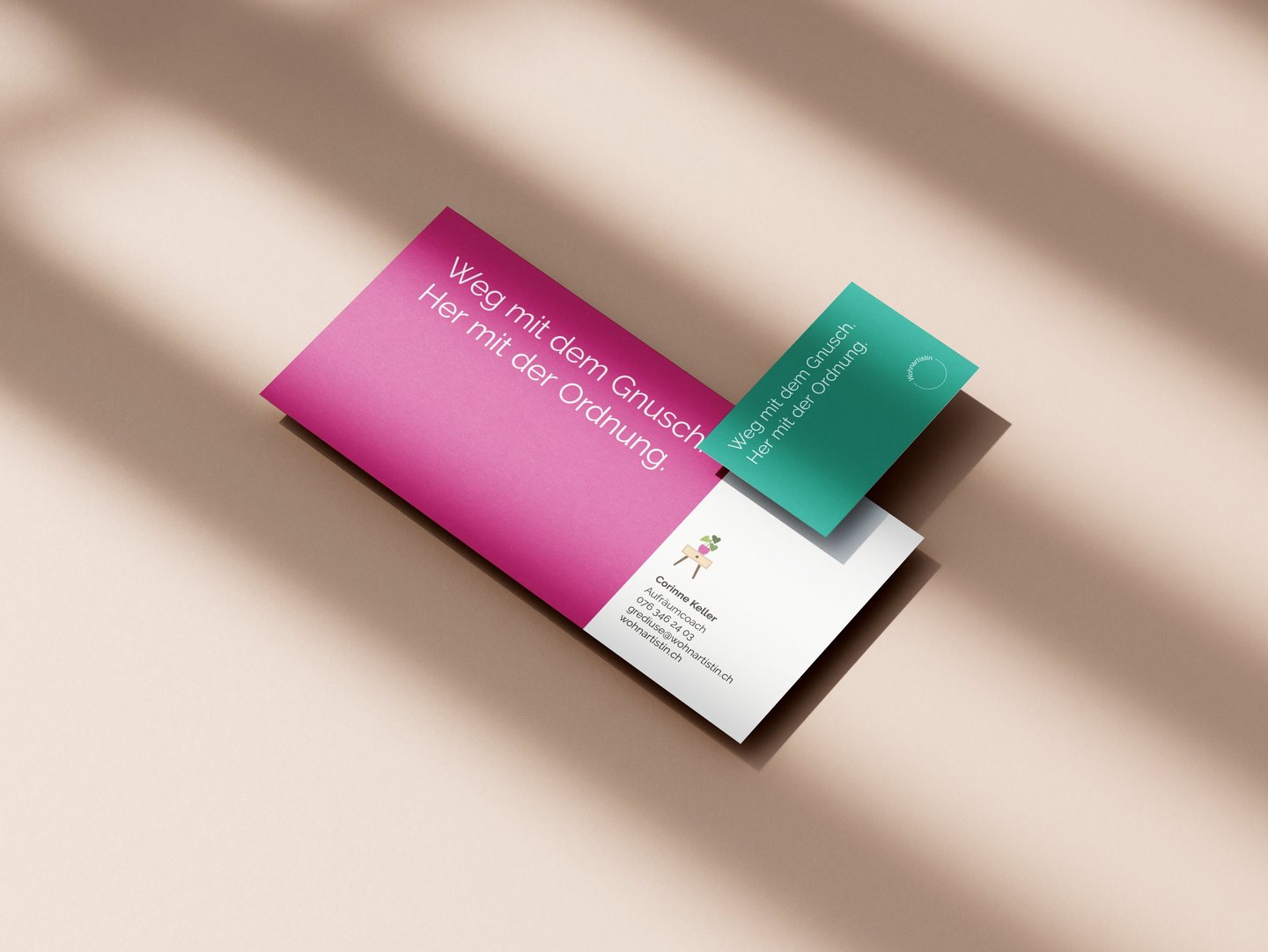 Wohnartistin Visitenkarte in Türkis und Flyer in Magenta