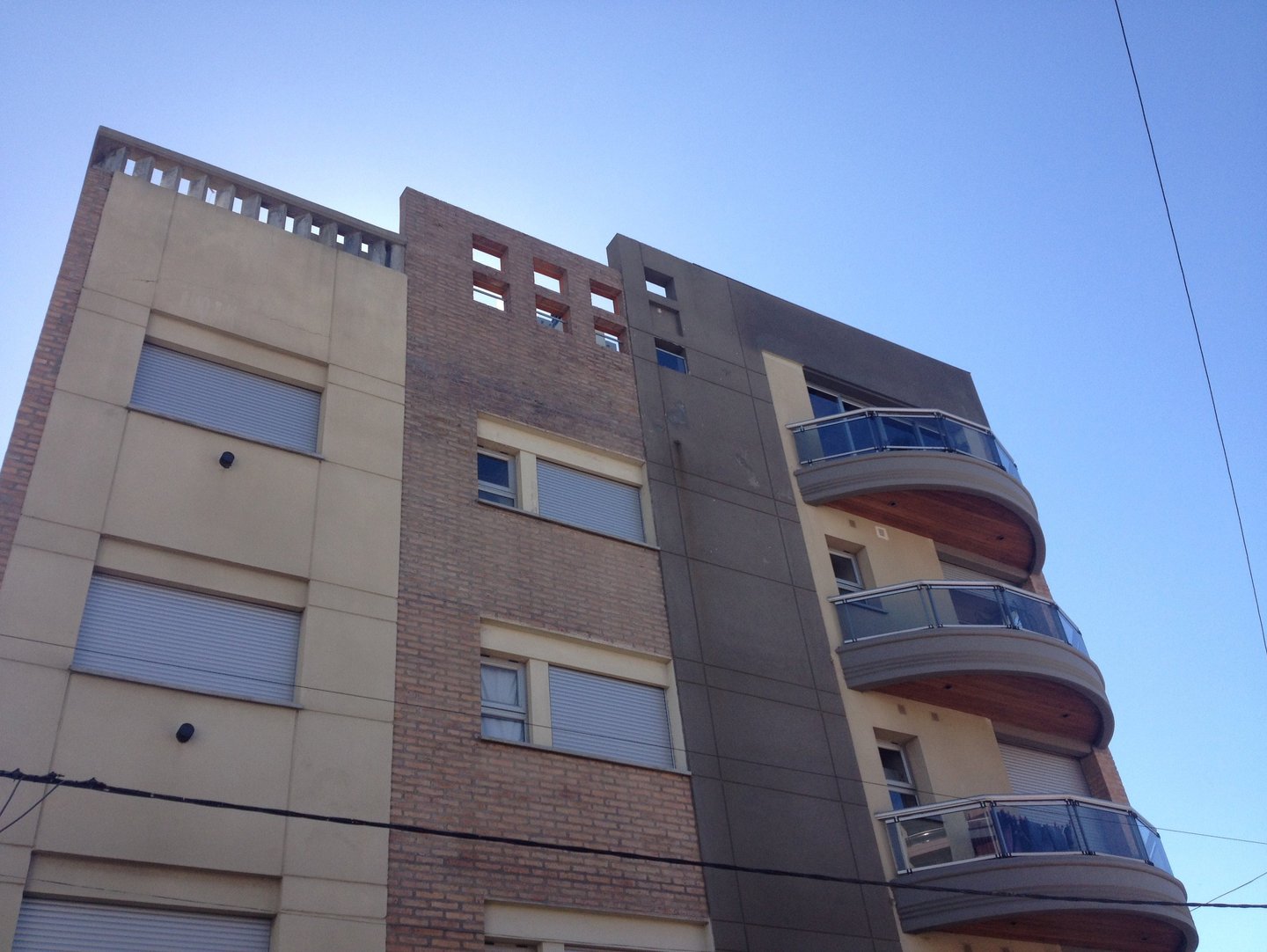 Edificio de vivienda en altura en Concordia. Arquitectura moderna y funcional
