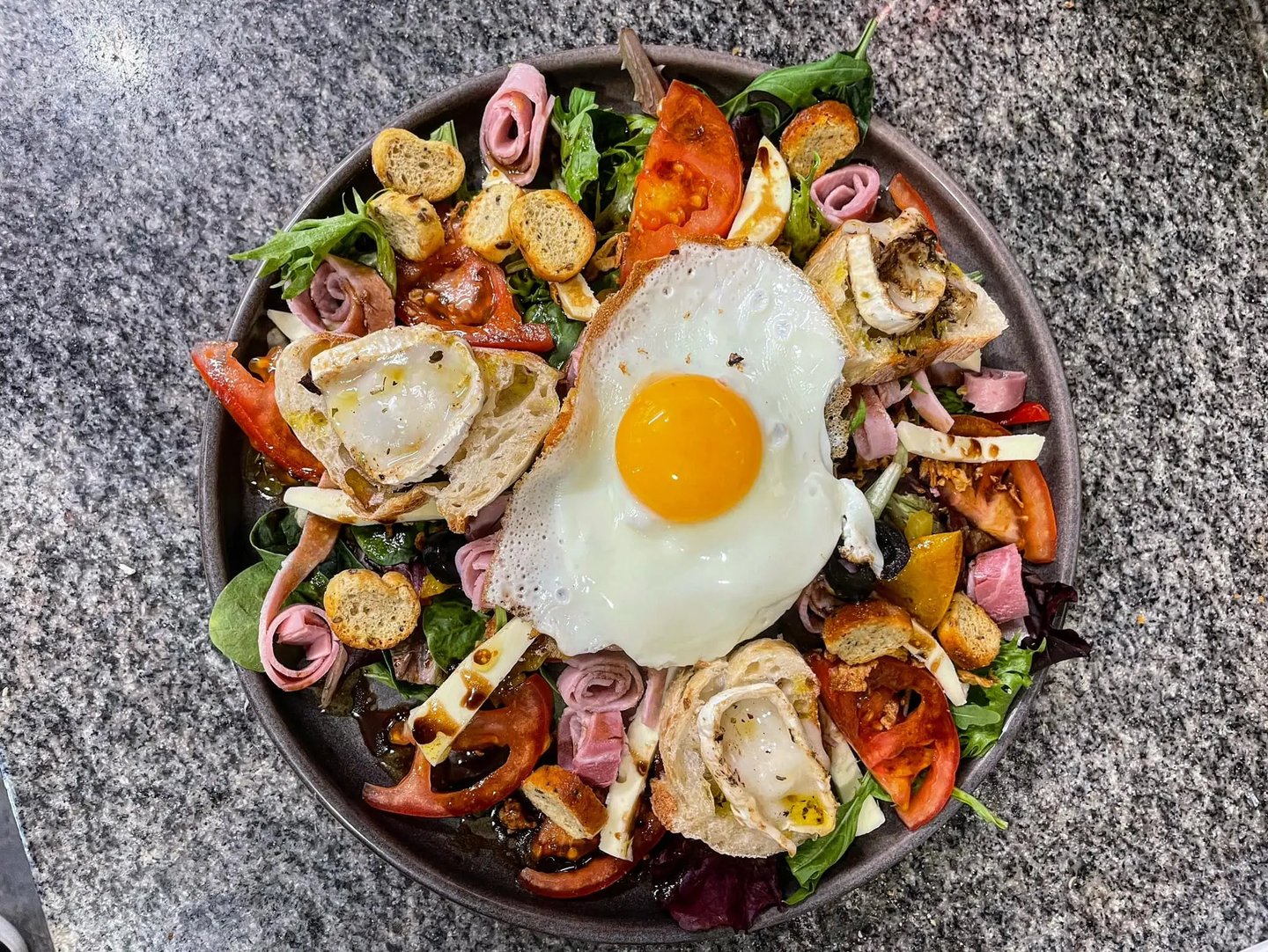 SALADES CHEZ ALEX MONTPELLIER FRANCE