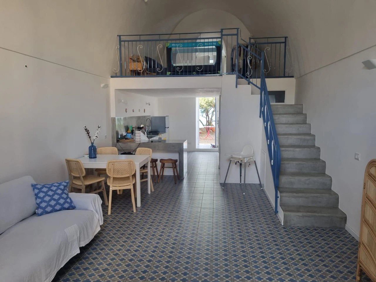 Dammuso situato a Cala Levante vicino all'Arco dell'Elefante