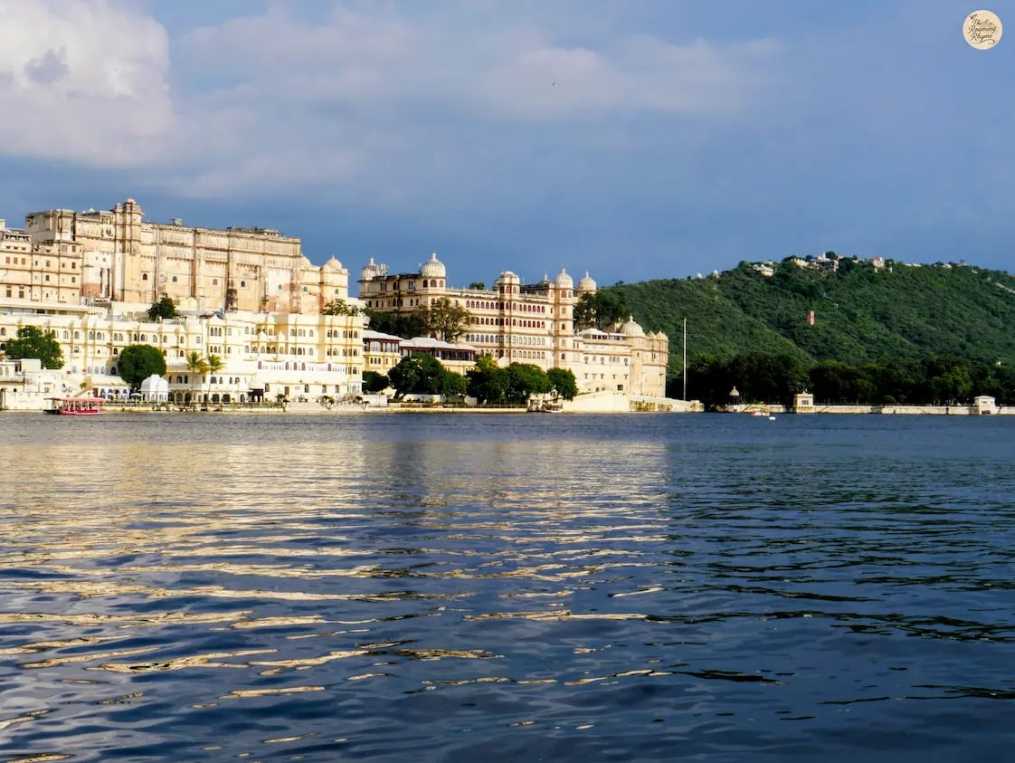 City Palace reflecting over Lake Pichhola as seen from Ambrai Ghat, Udaipur Rajasthan.