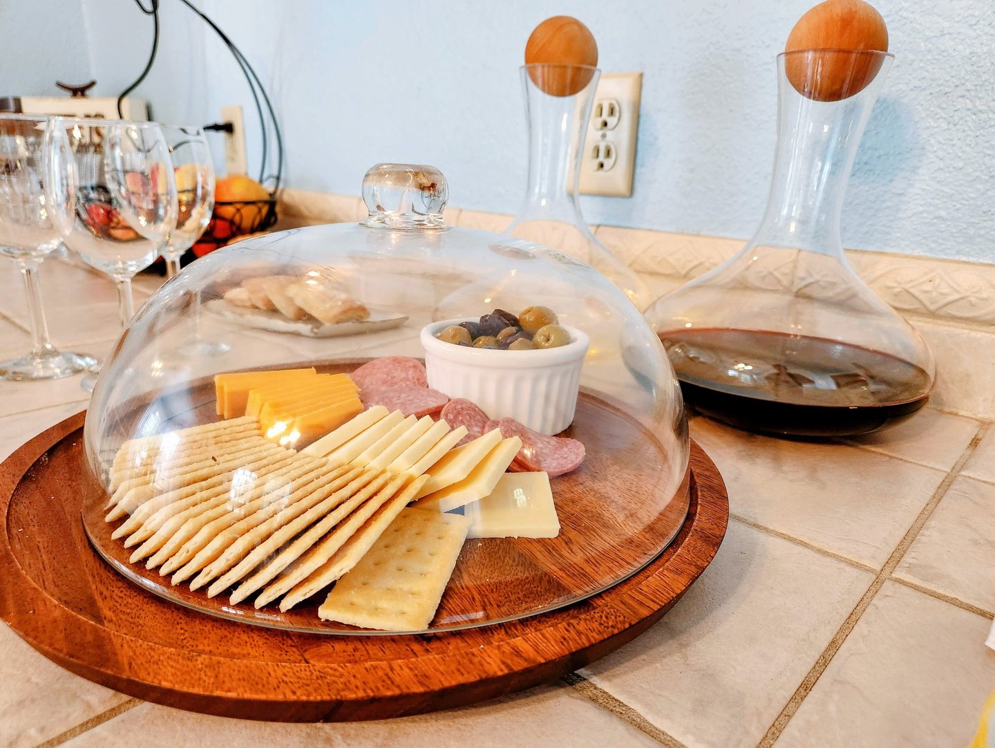 South Cliff Inn happy hour, with wine and light snacks