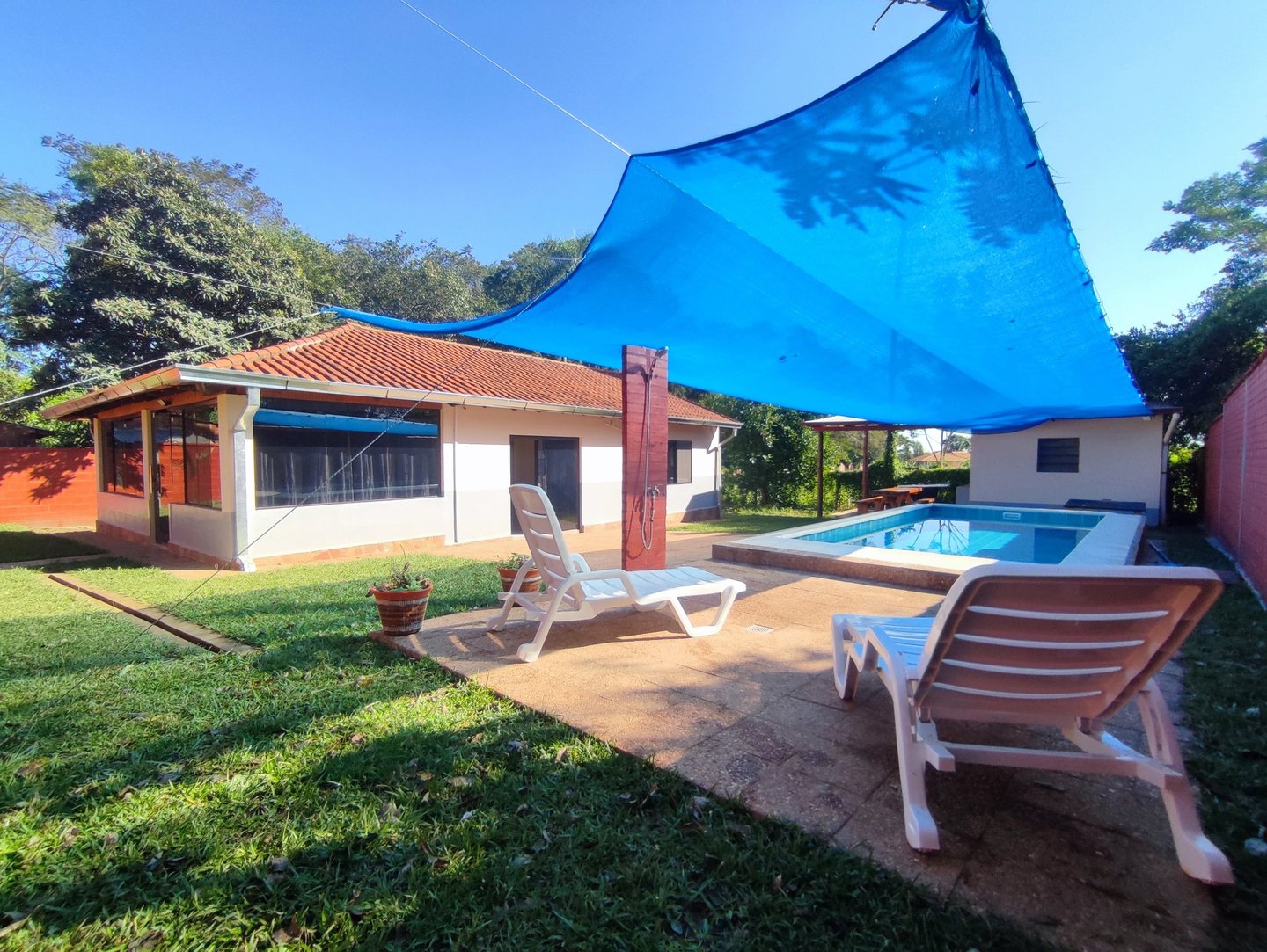 Möbliertes Wohnhaus mit Garten, Pool und Glasfaser-Internet in Independencia / Planta Urbana