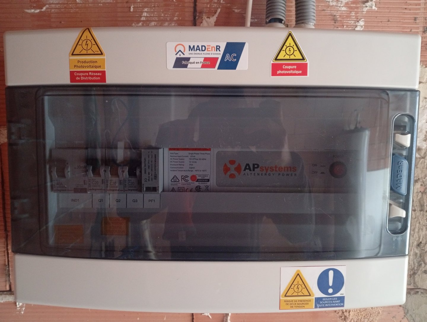 Coffret AC photovoltaïque avec protections électriques différentiel disjoncteurs et parafoudre