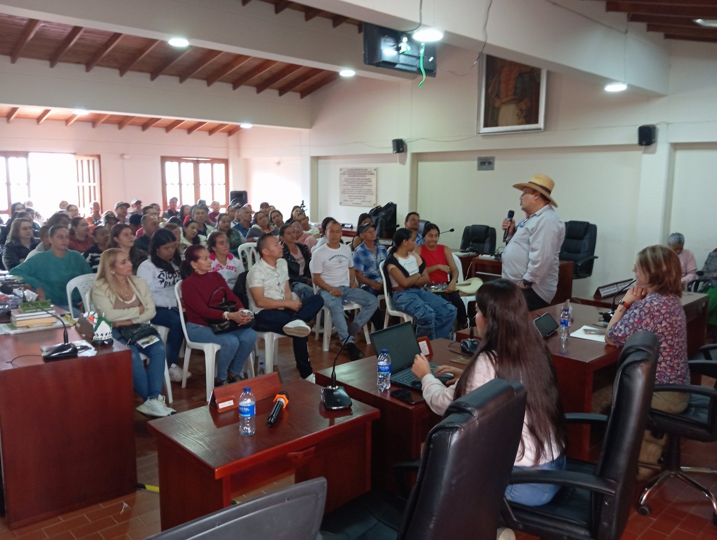 Reunión sobre programa de vivienda