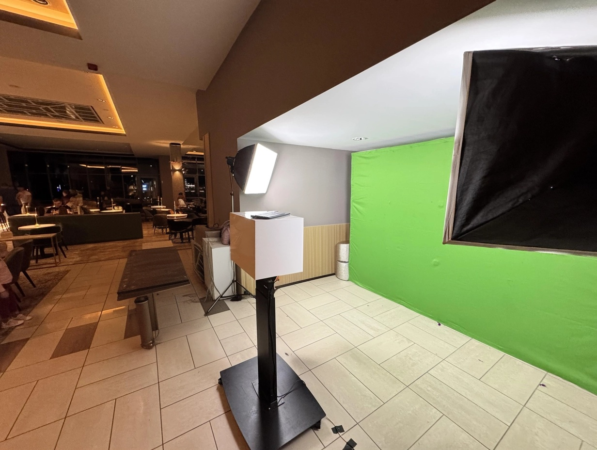 a green screen tv screen in a room