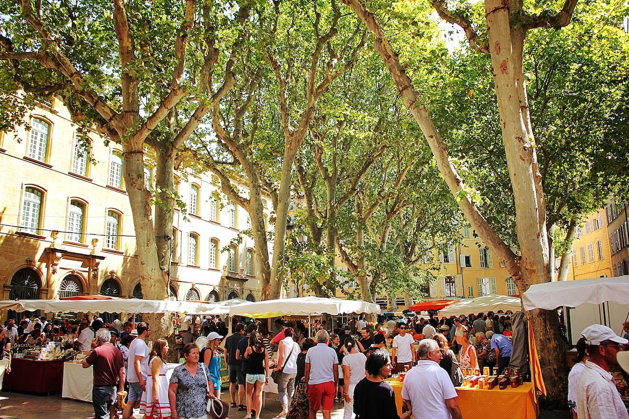 Les Vide-Greniers et Marchés Hebdomadaires