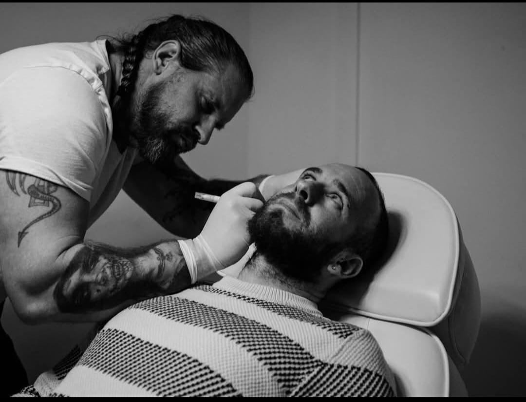 piercing a l'oreille d'un homme 