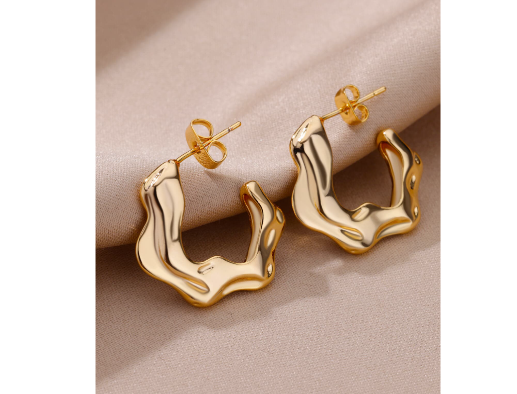 Stainless steel C-shaped wave earrings for maternity fall style.