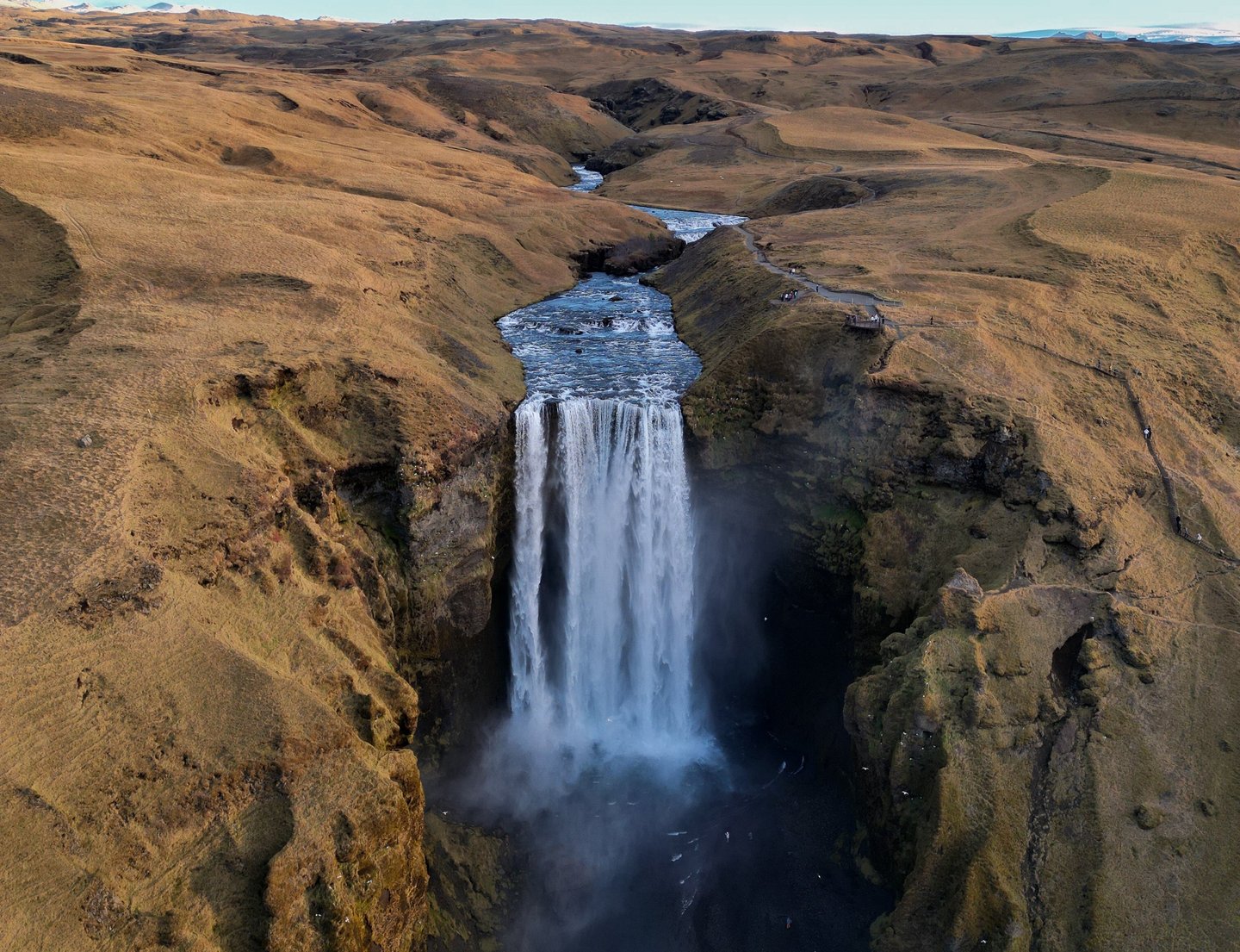 Prise de vue aérienne par drone dans les Alpes – Montagne en Drone