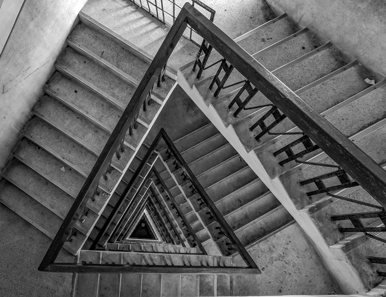 Mastering Leading Lines in Photography: The Art of Guiding the Viewer’s Eye