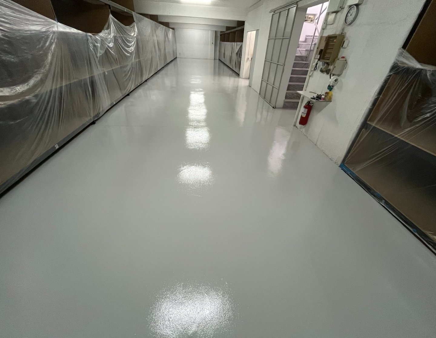 Εργασίες συντήρησης δαπέδου σε επαγγελματικό χώρο