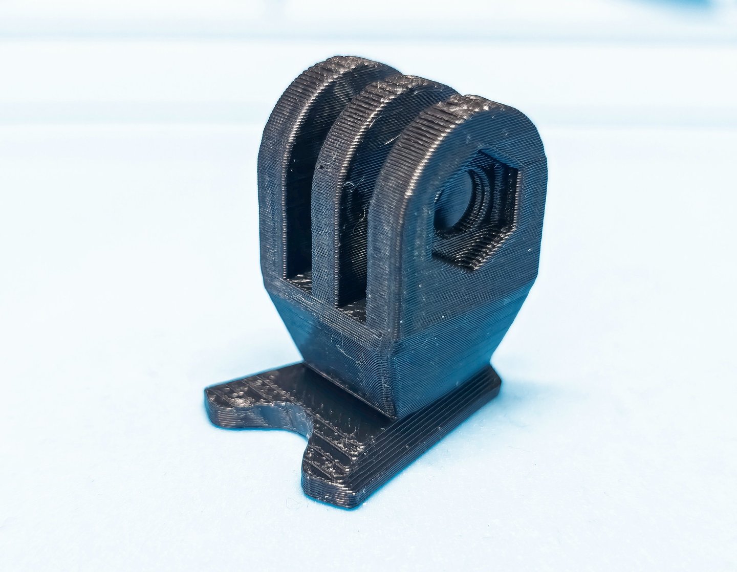single mount in black on white background