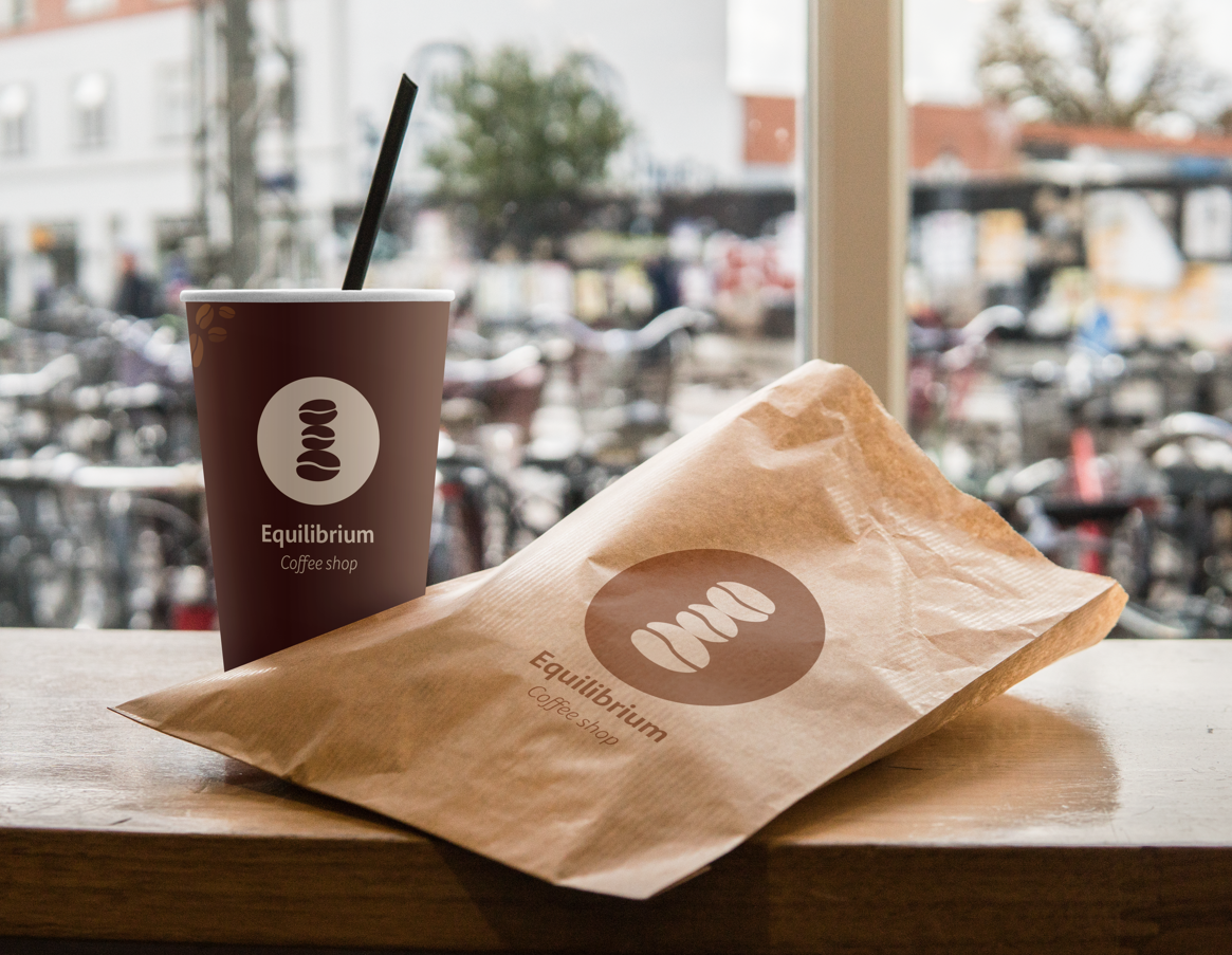 Equilibrium Coffee Shop cup et sac kraft avec le logo