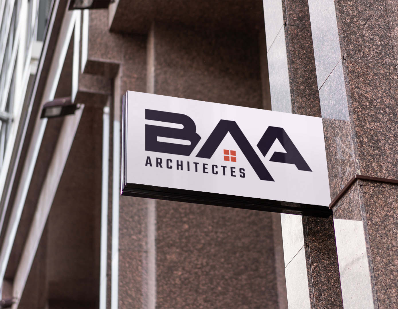 Enseigne murale affichant un logo moderne montée sur une façade pour un cabinet d'architecture.