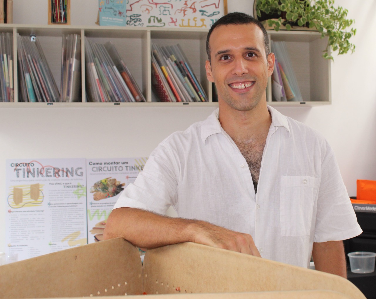 Foto do arte educador e ecobrinquedista Renato M. Barboza