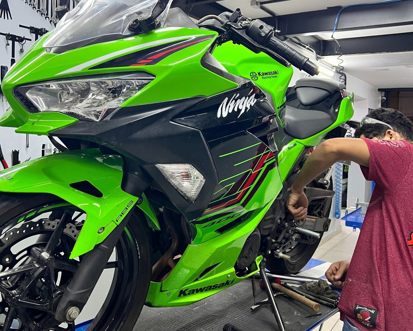 Manutenção de Moto no Pitstop no Atacarejo Moto Peças em Campinas.