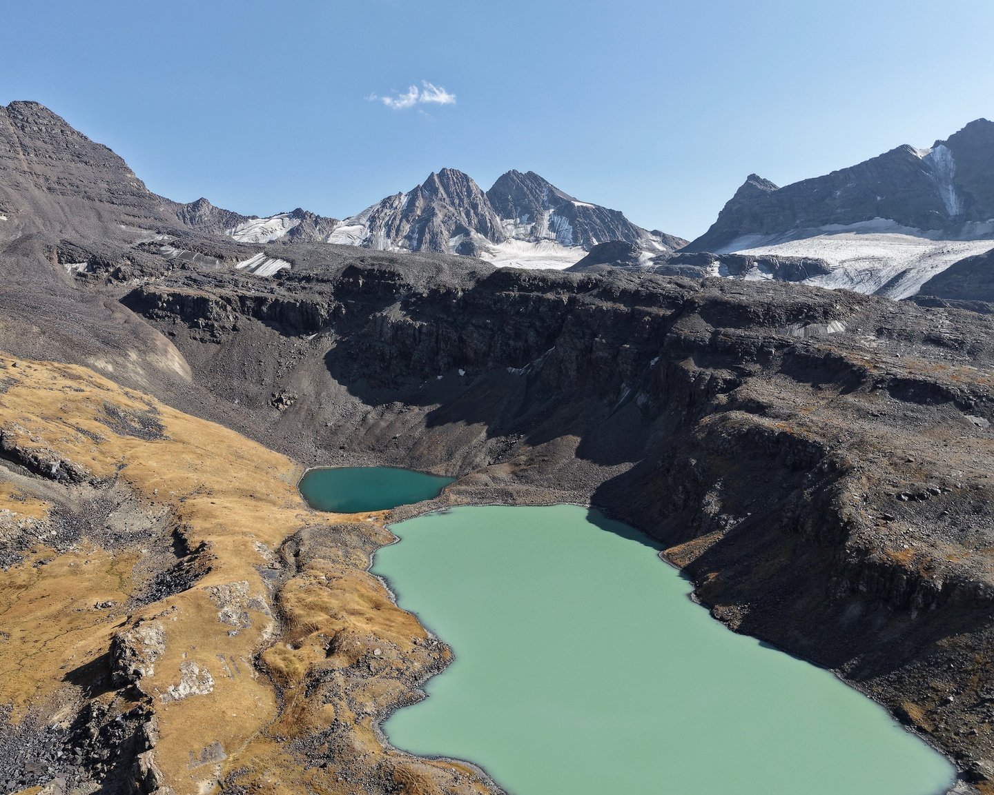 Prise de vue aérienne par drone dans les Alpes – Montagne en Drone