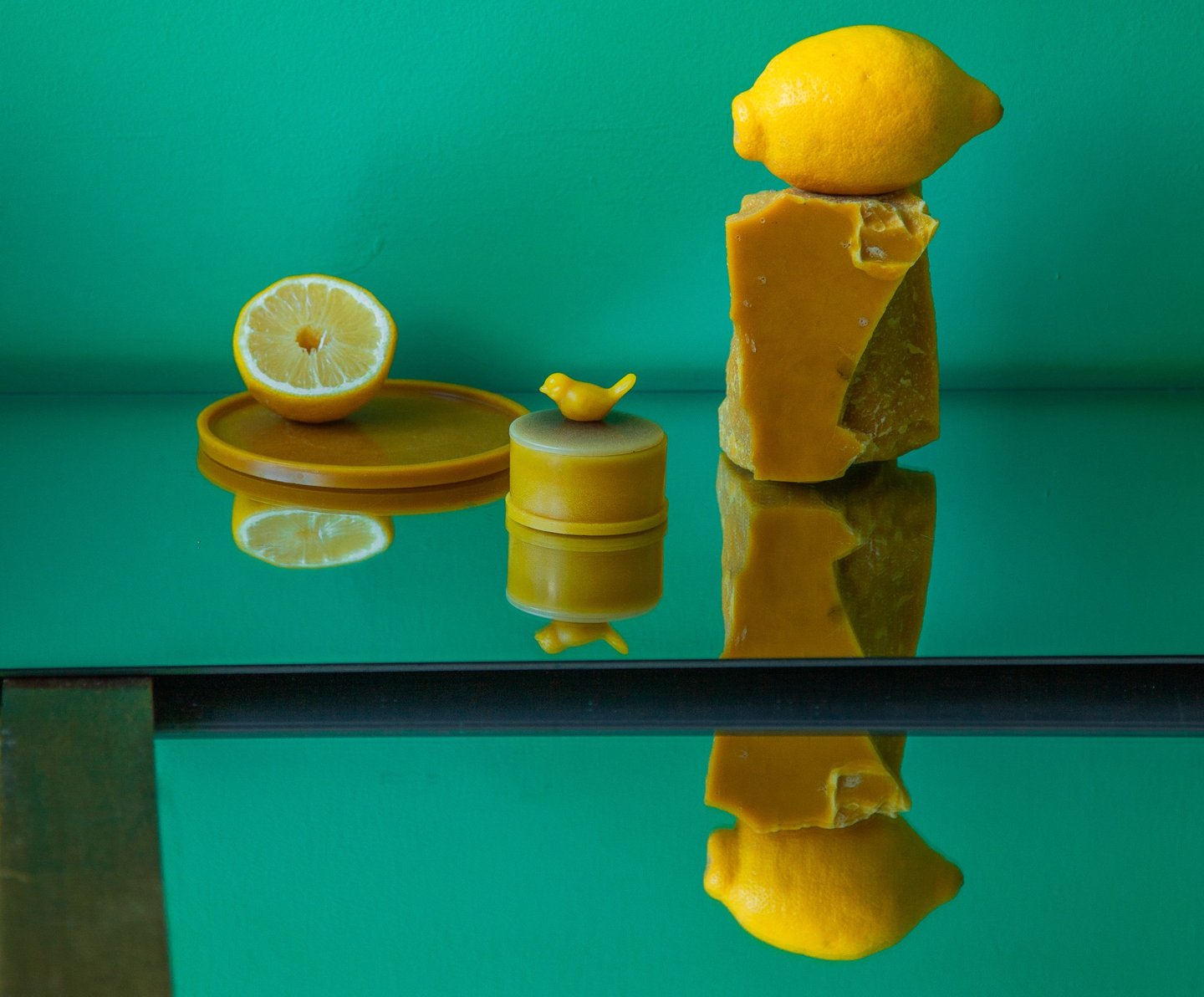 Bičių vaško gaminiai. Bičių vaškas. Vaškinė druskinė. Užpelkių medus