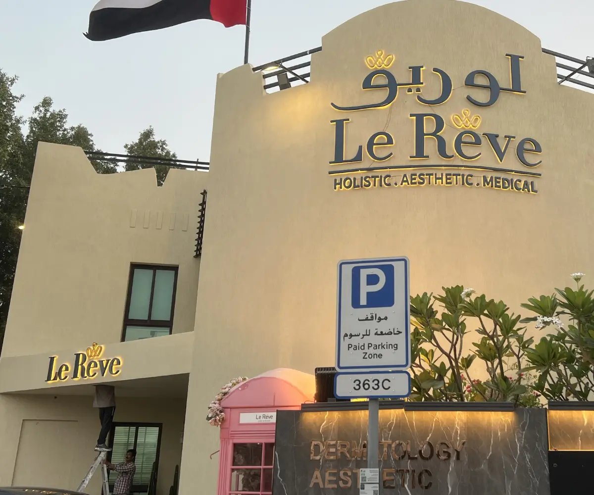 Le Reve Clinic Dubai 3D Aluminium Powder coating signage with backlite on villa facade and entrance