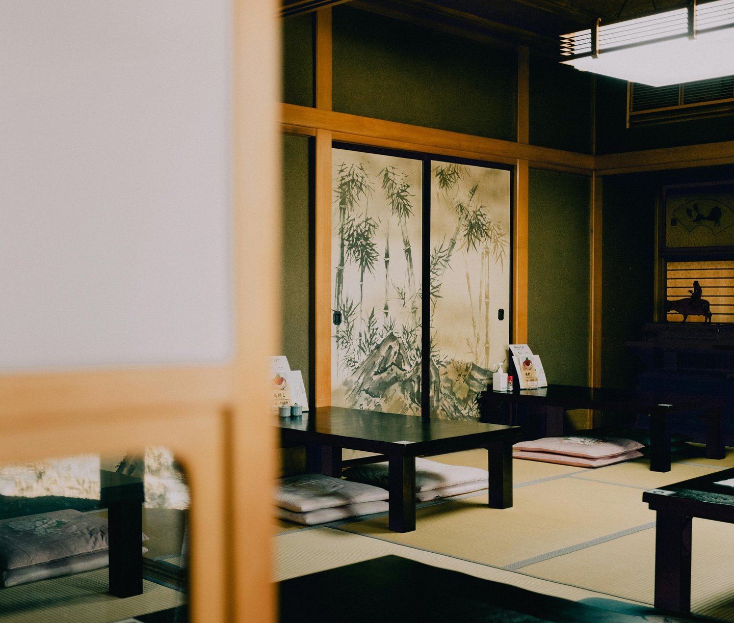 Traditional Japanese room with tatami, reflecting quiet living in Kurume