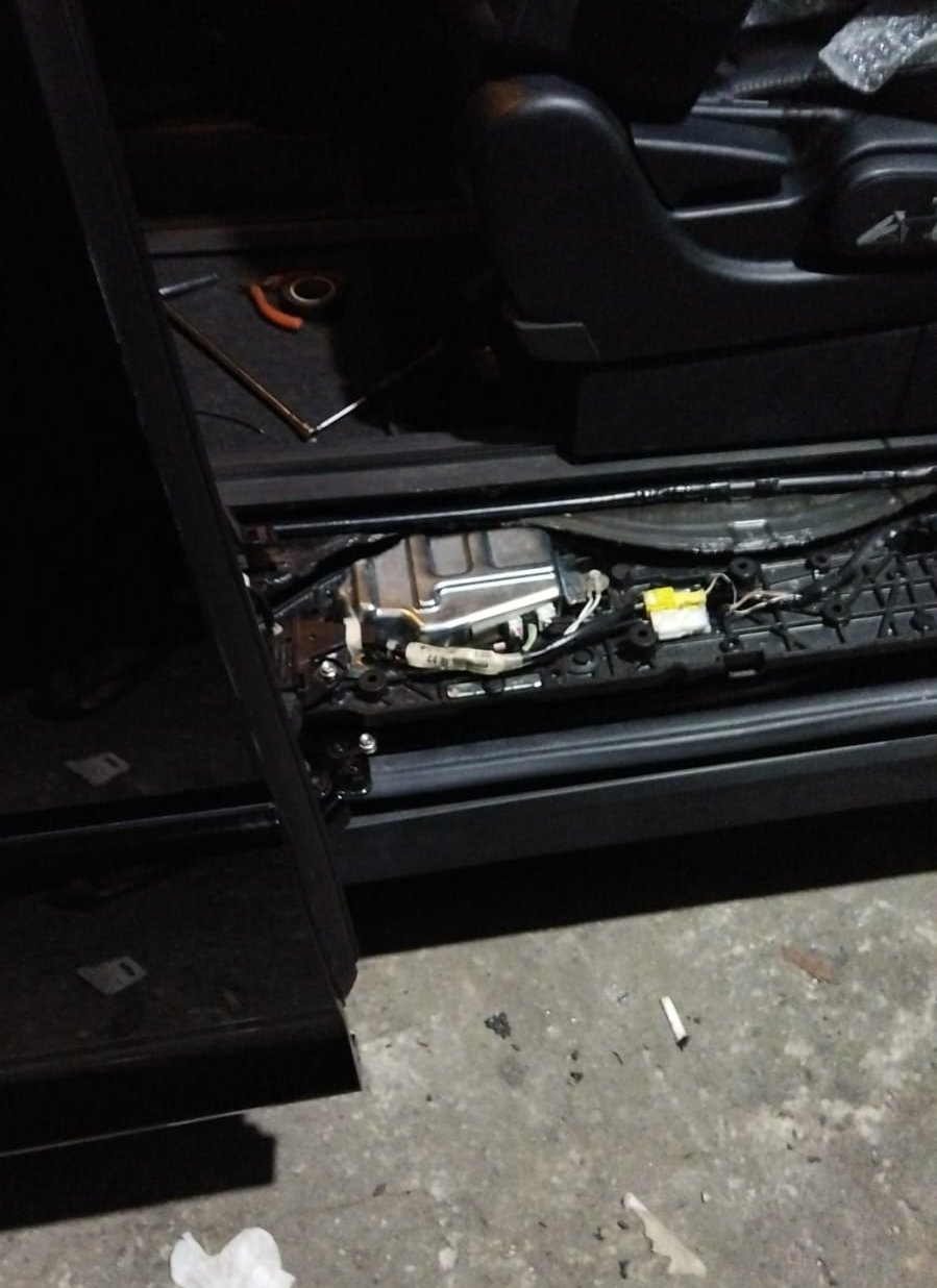 Sliding door Toyota voxy 