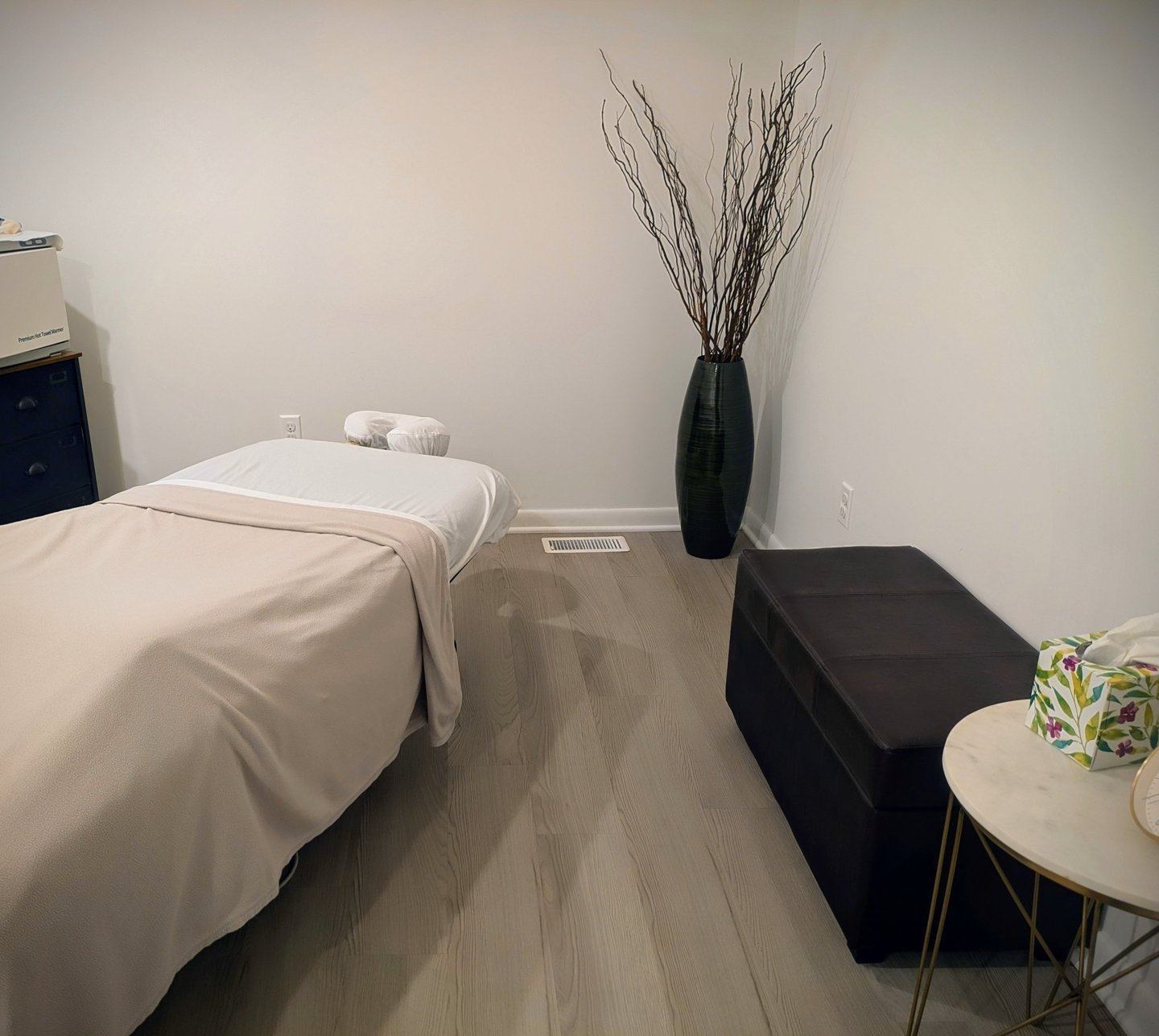 massage room decor and table