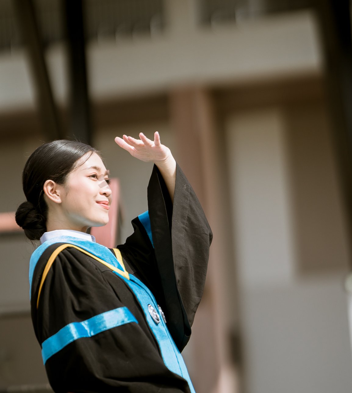 รวมท่าโพสต์ถ่ายรูปรับปริญญานอกรอบที่น่าน สวย เท่ ไม่ซ้ำใคร! อัปเดต 2569