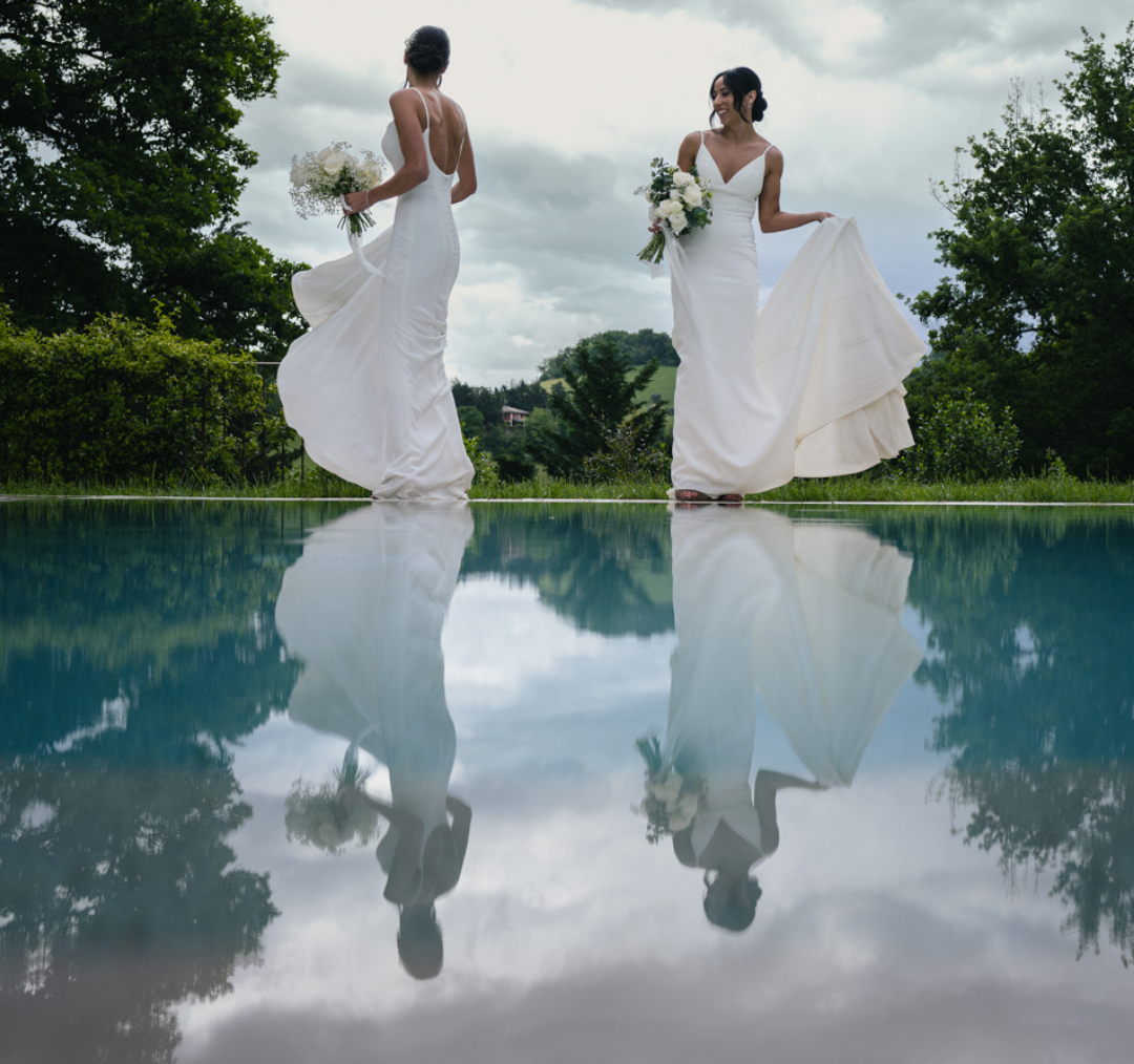 Wedding photo in front of a pool on a wedding curated by Francesco Margaretini