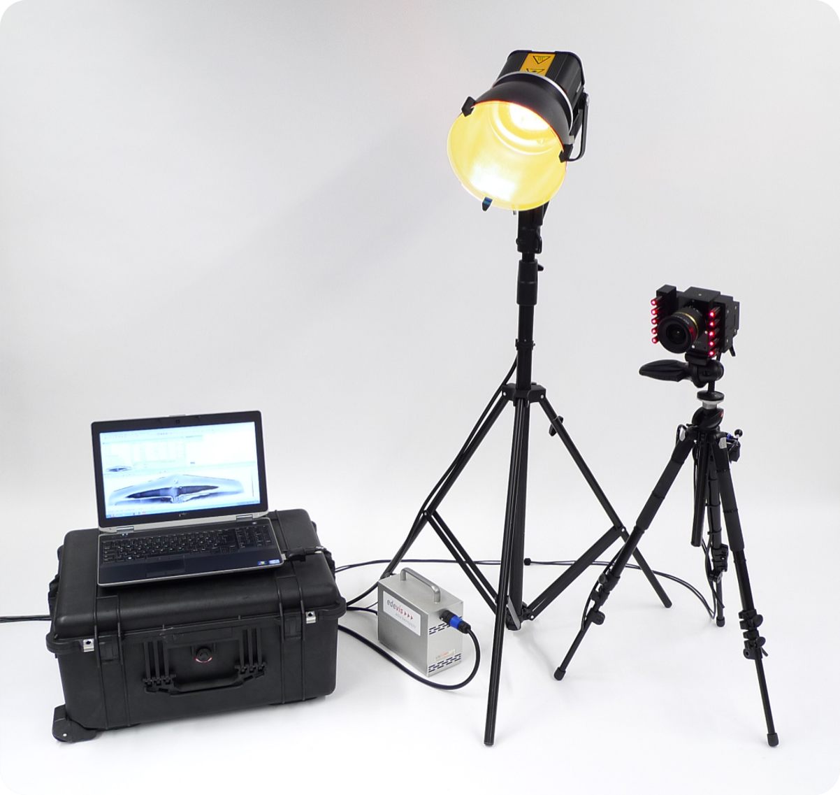 Heat lamp used for shearography