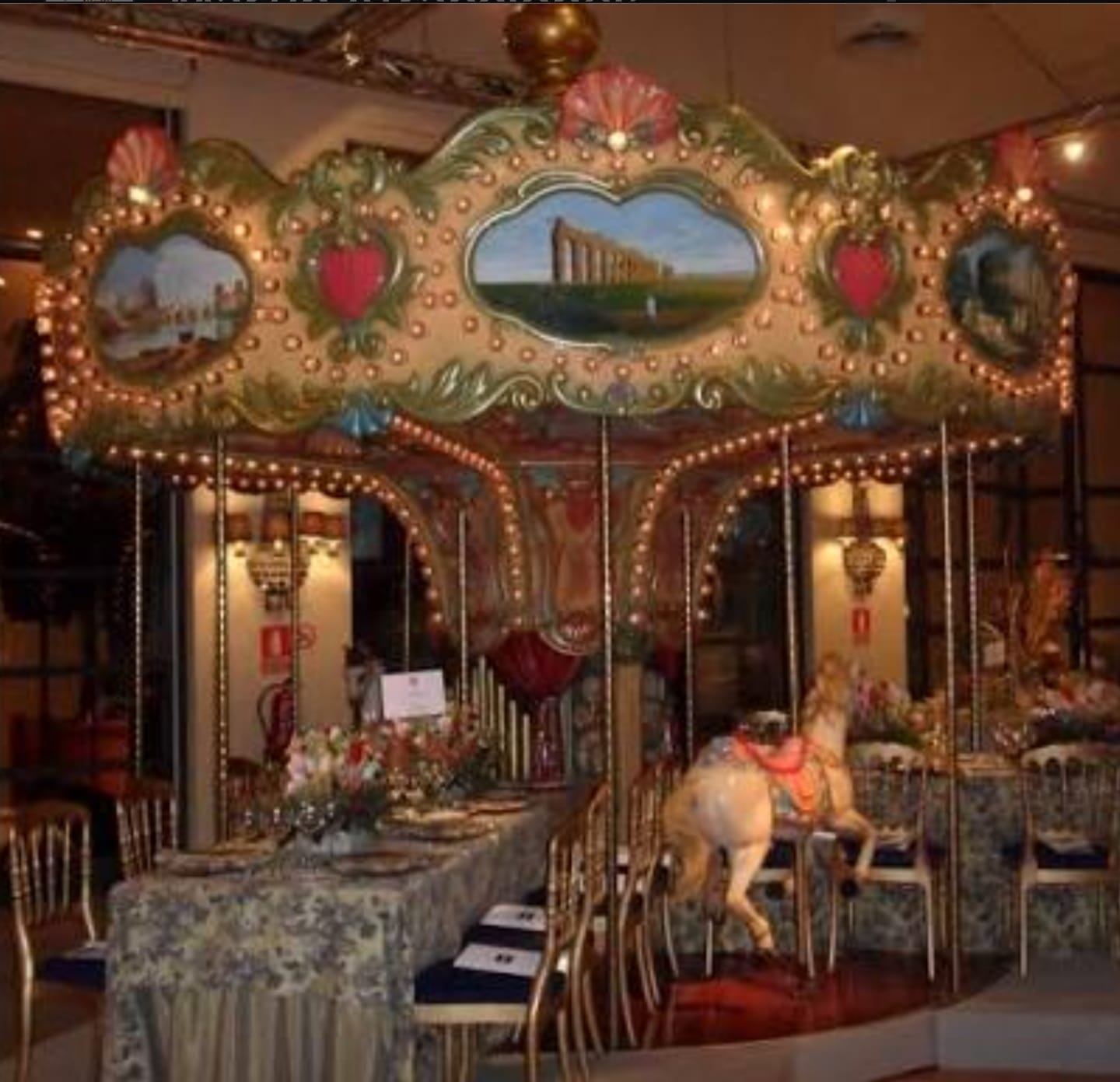 carrusel veneciano alquiler para eventos cenas bodas presentaciones decoración espacios