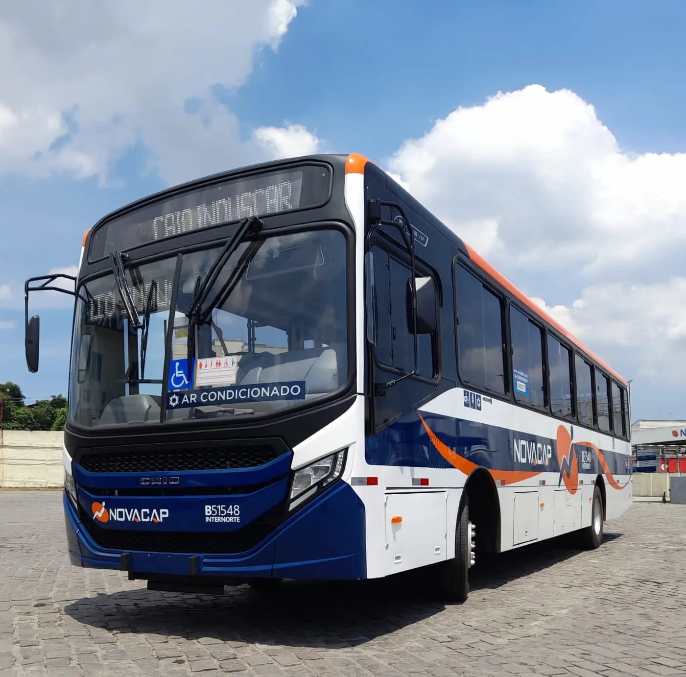 ônibus novo Novacap março 2024 visto pela dianteira lado esquerdo