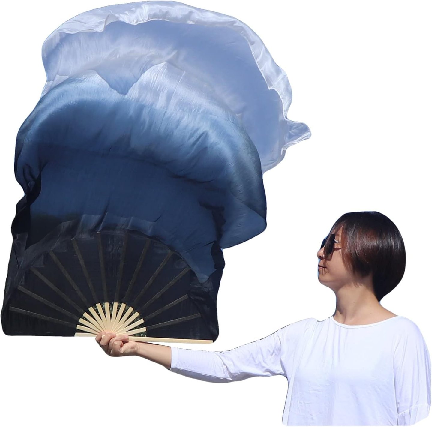 A esta hermosa seda de juego se le añade una cuerda fina y fácil de quitar que convierte estos velos