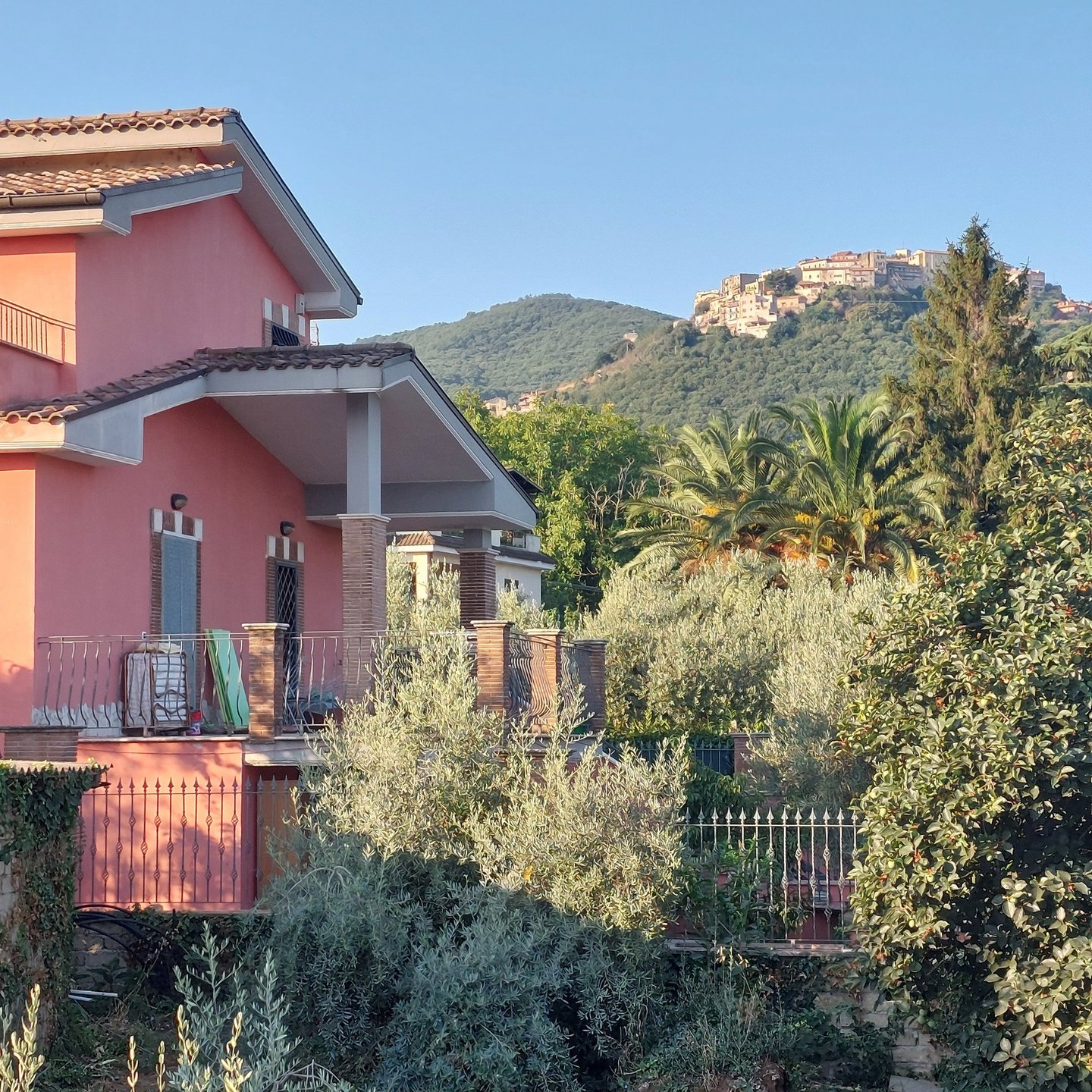 Villa per eventi e gruppi nei Castelli Romani con piscina immersa nel verde