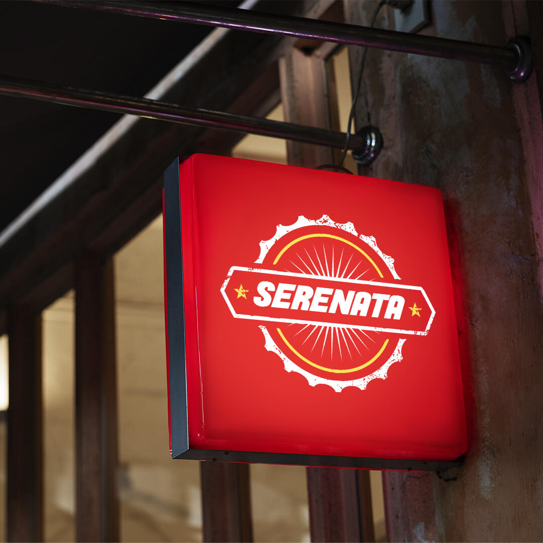 Placa quadrada iluminada em vermelho com logotipo branco e amarelo “SERENATA” centralizado.
