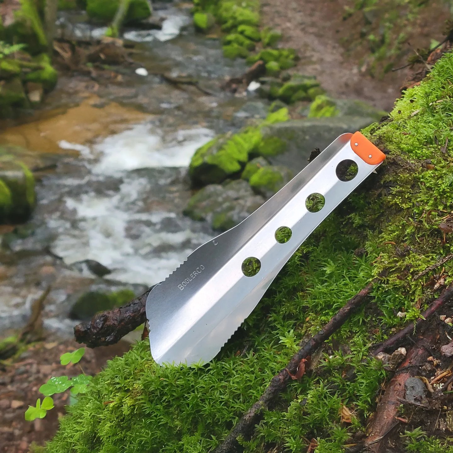 boglerco trowel lying on moss