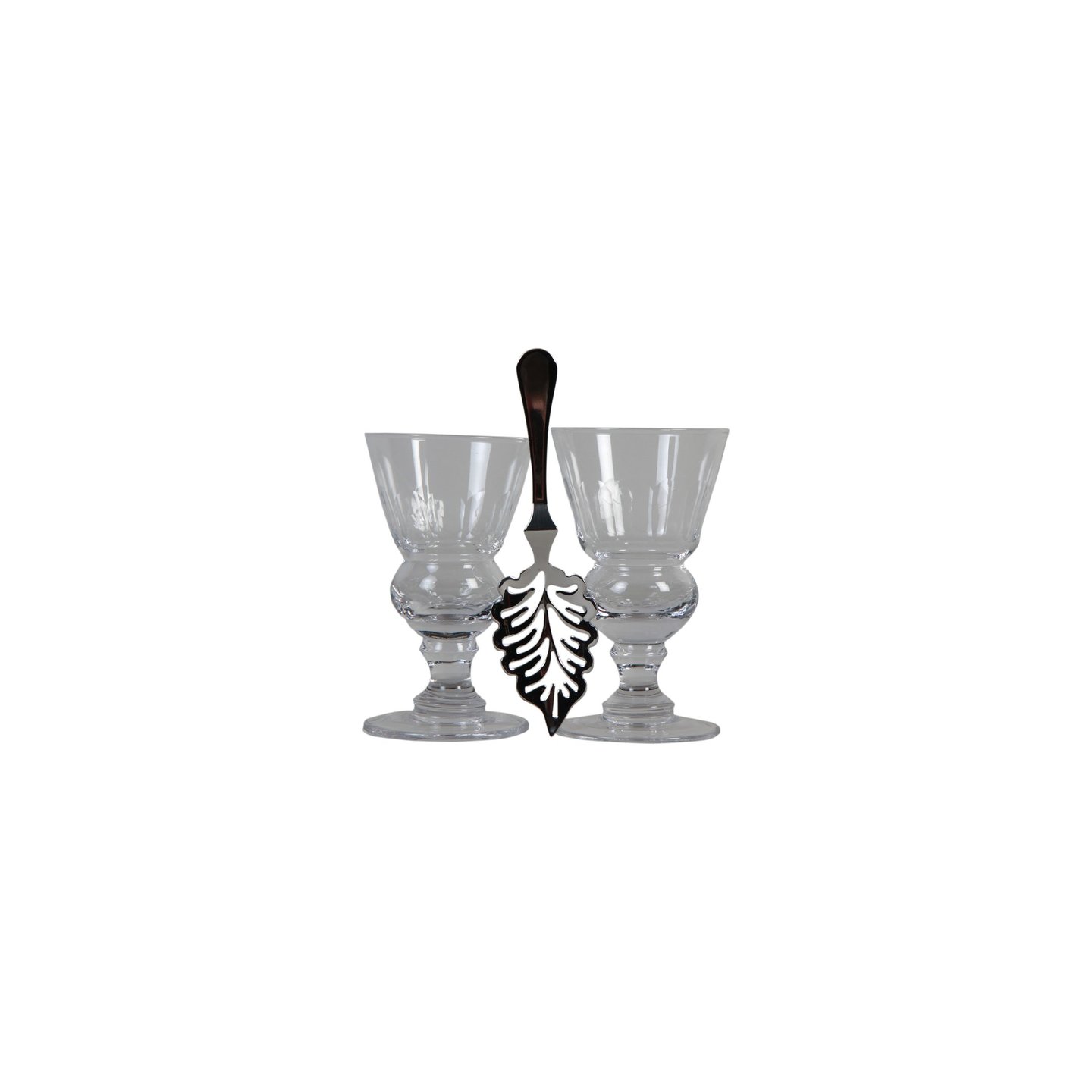 Verres et cuillères de l'absintherie Guilloud du val de travers