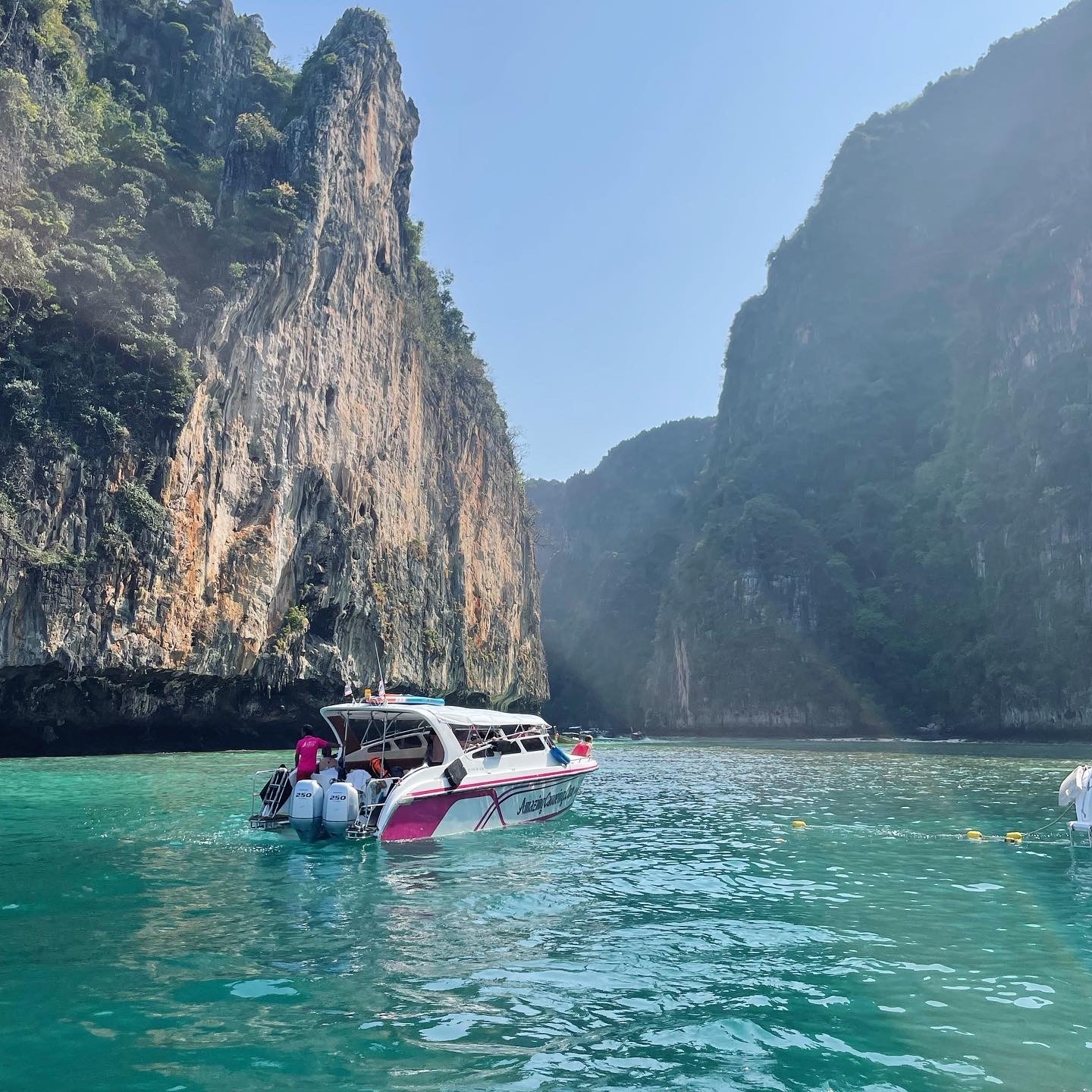 speedboat na wodzie w Tajlandii