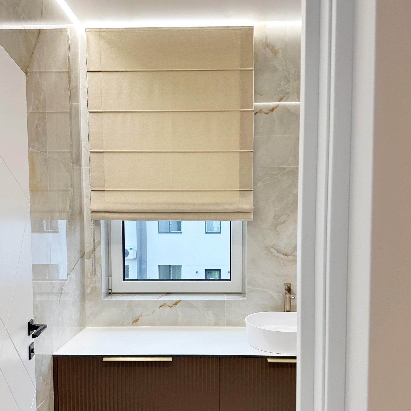 naktinė romanetė voniai