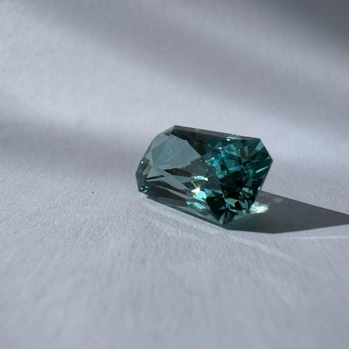 stunning 11 carat aquamarine gemstone