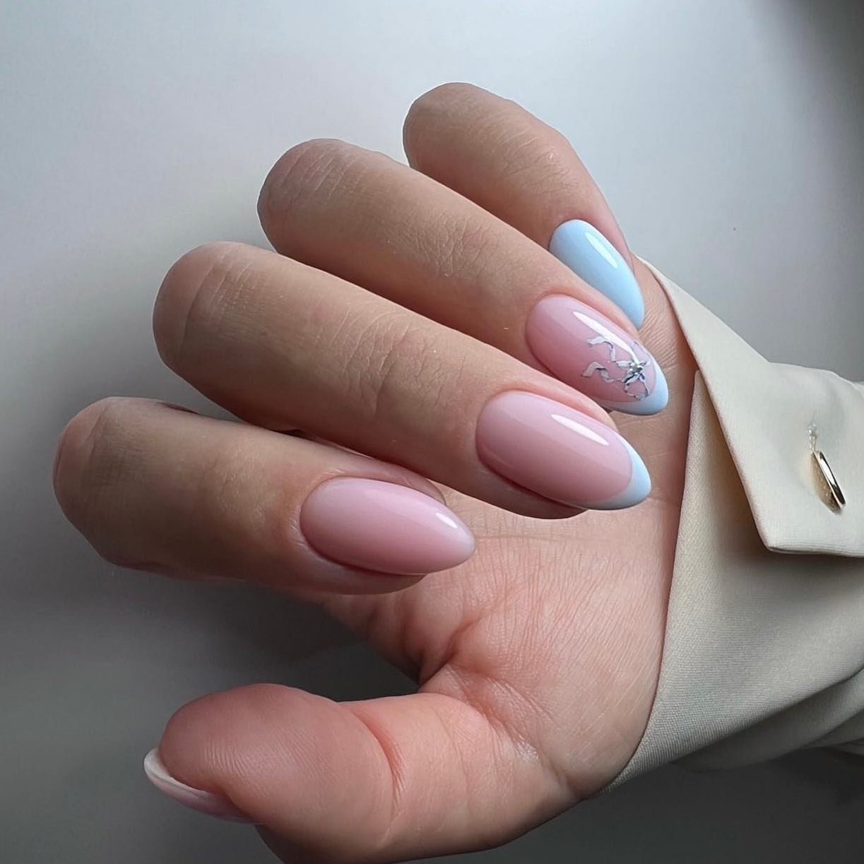 Klientės nagus papuošėme kombinuotu prancūzišku manikiūru